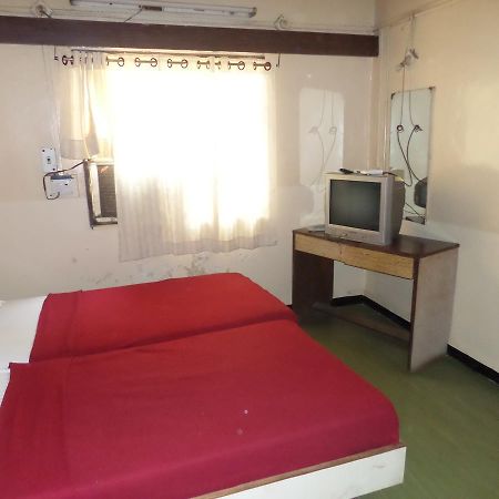 Hotel Sadanand Sāngli Exteriör bild