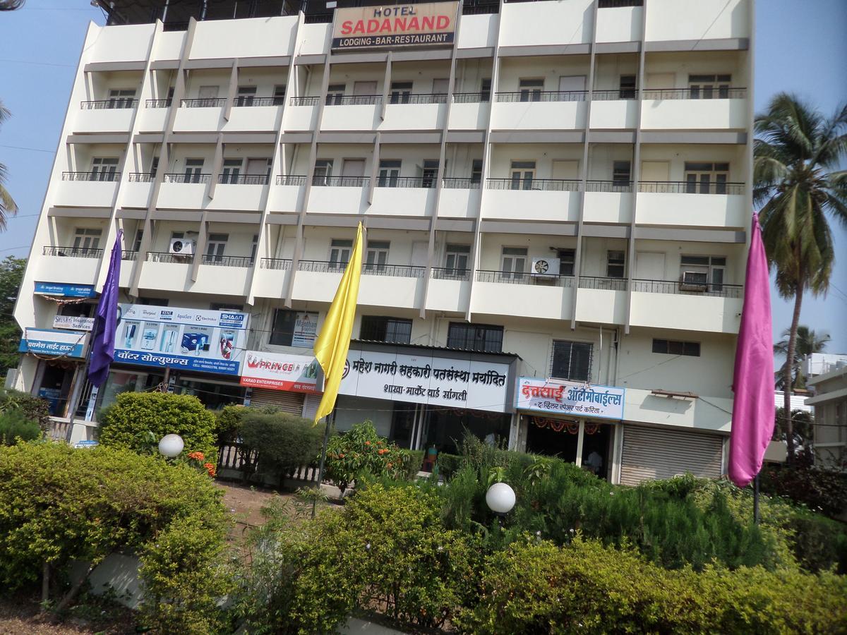 Hotel Sadanand Sāngli Exteriör bild