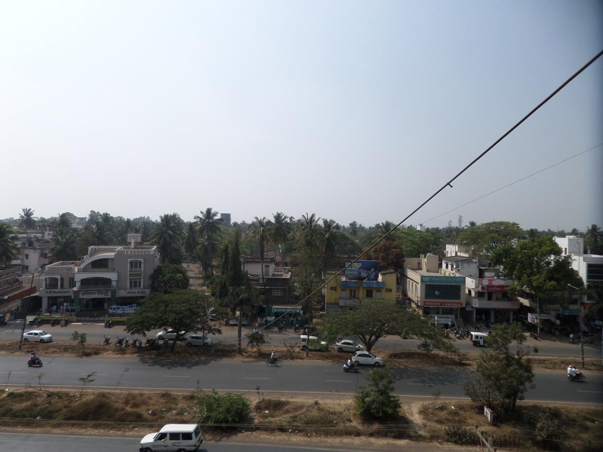 Hotel Sadanand Sāngli Exteriör bild