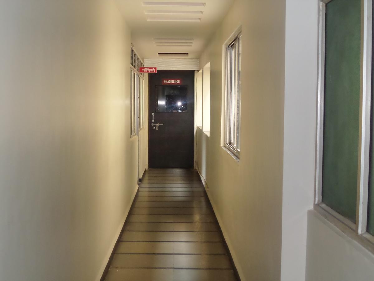 Hotel Sadanand Sāngli Exteriör bild